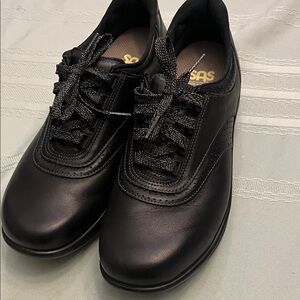 SAS Men's Classic Black Leather Oxfords size 10M